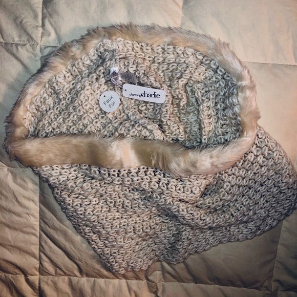 NWT Faux Fur Infinity Scarf - Picture 1 of 6